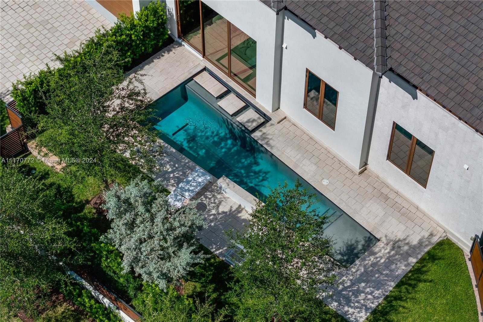 Small Image of 100 BISCAY DR, Bal Harbour Number 57