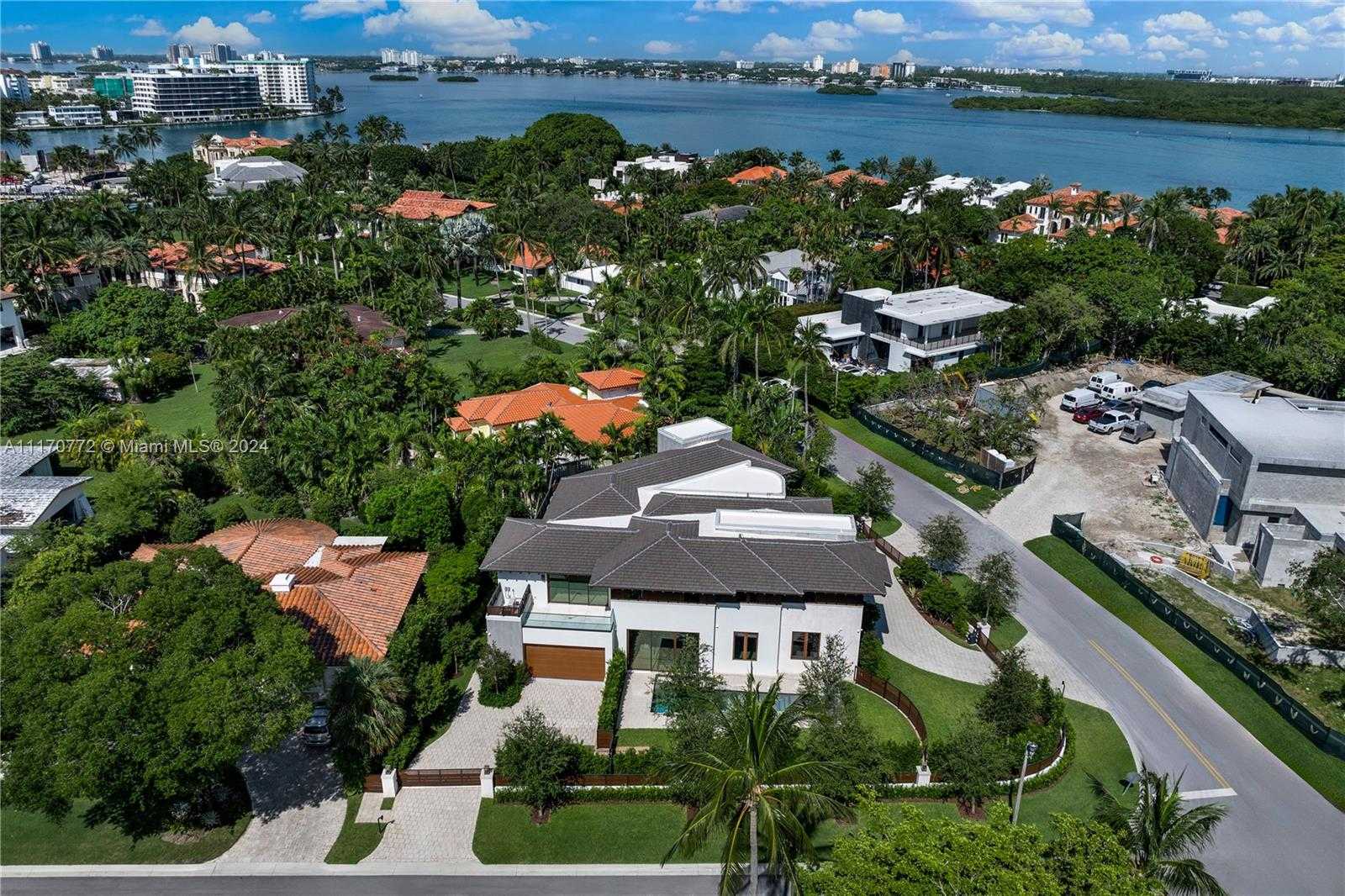 Small Image of 100 BISCAY DR, Bal Harbour Number 58