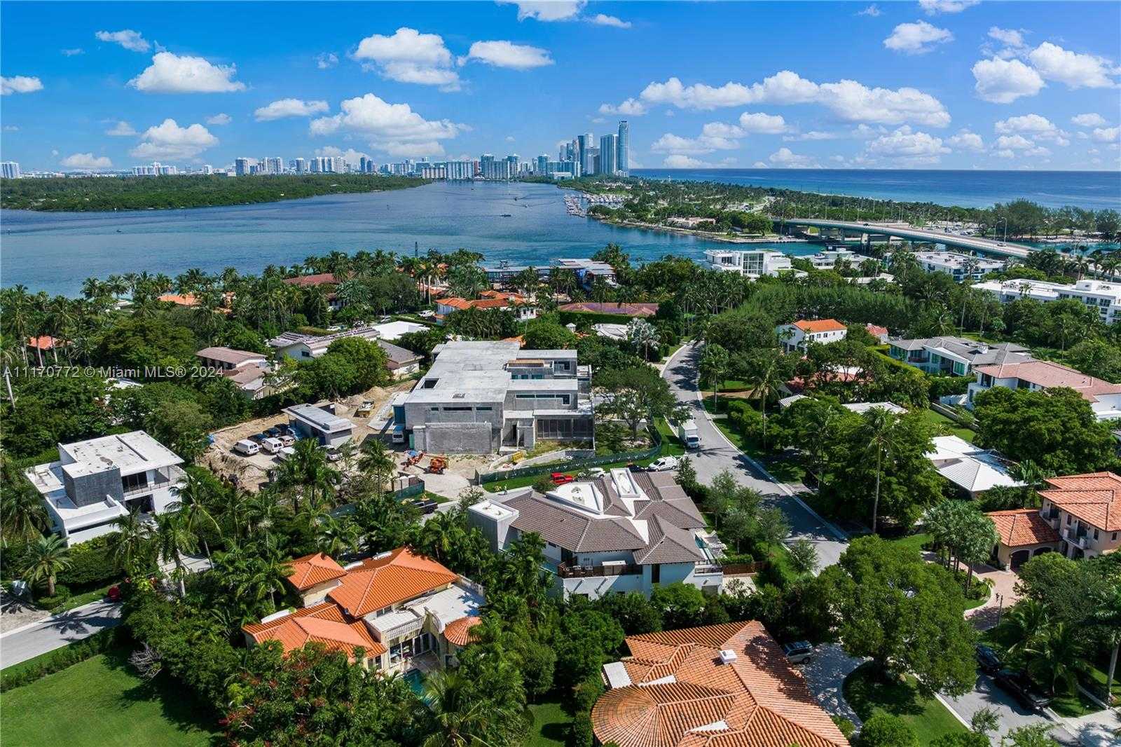 Small Image of 100 BISCAY DR, Bal Harbour Number 60