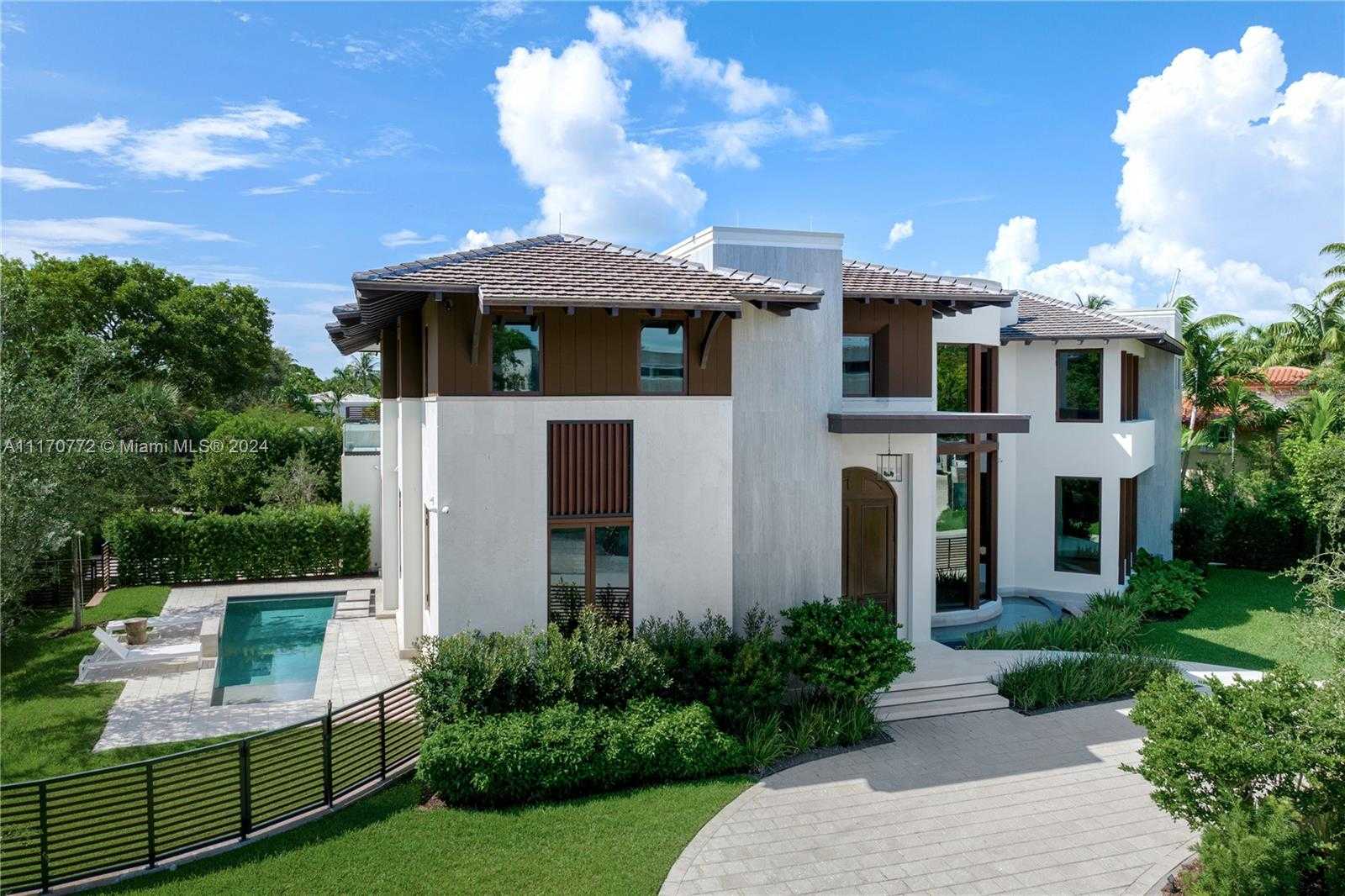 Small Image of 100 BISCAY DR, Bal Harbour Number 61
