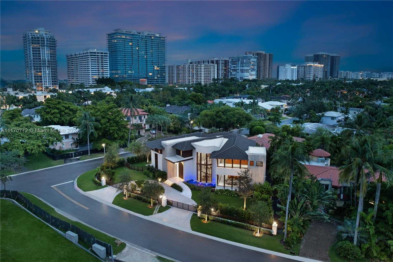 Small Image of 100 BISCAY DR, Bal Harbour Number 62