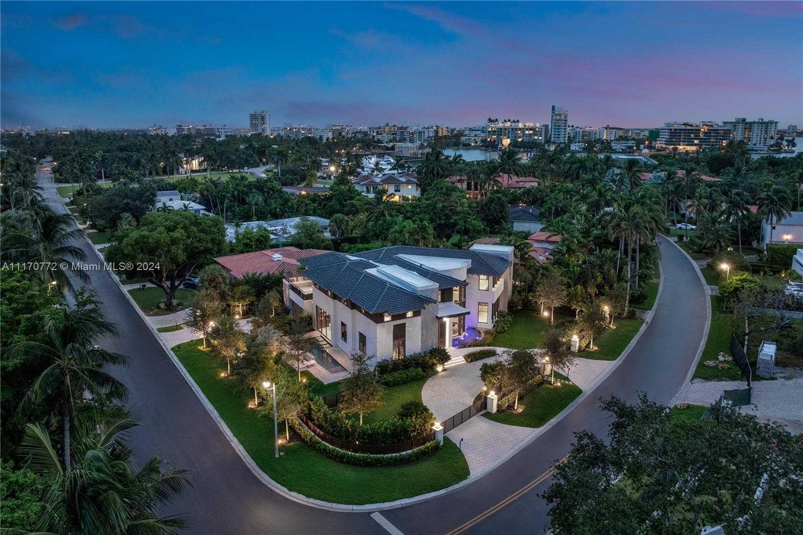 Small Image of 100 BISCAY DR, Bal Harbour Number 63