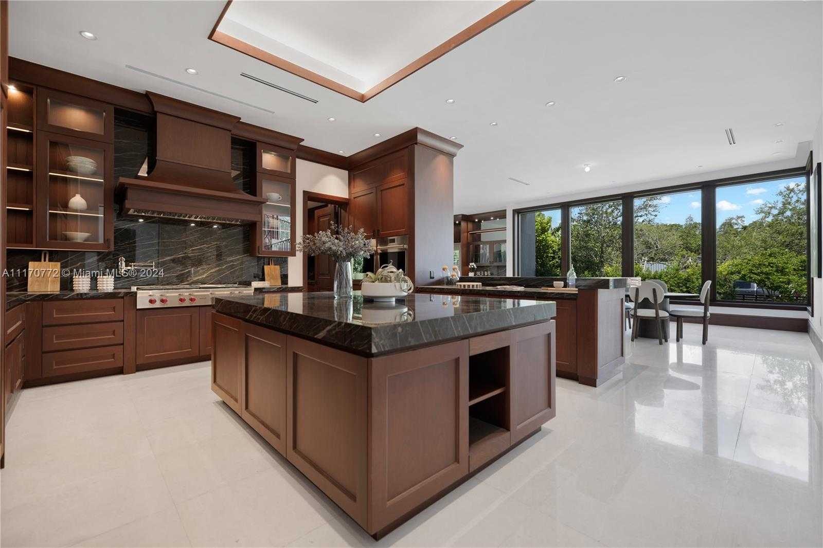 Small Image of 100 BISCAY DR, Bal Harbour Number 7