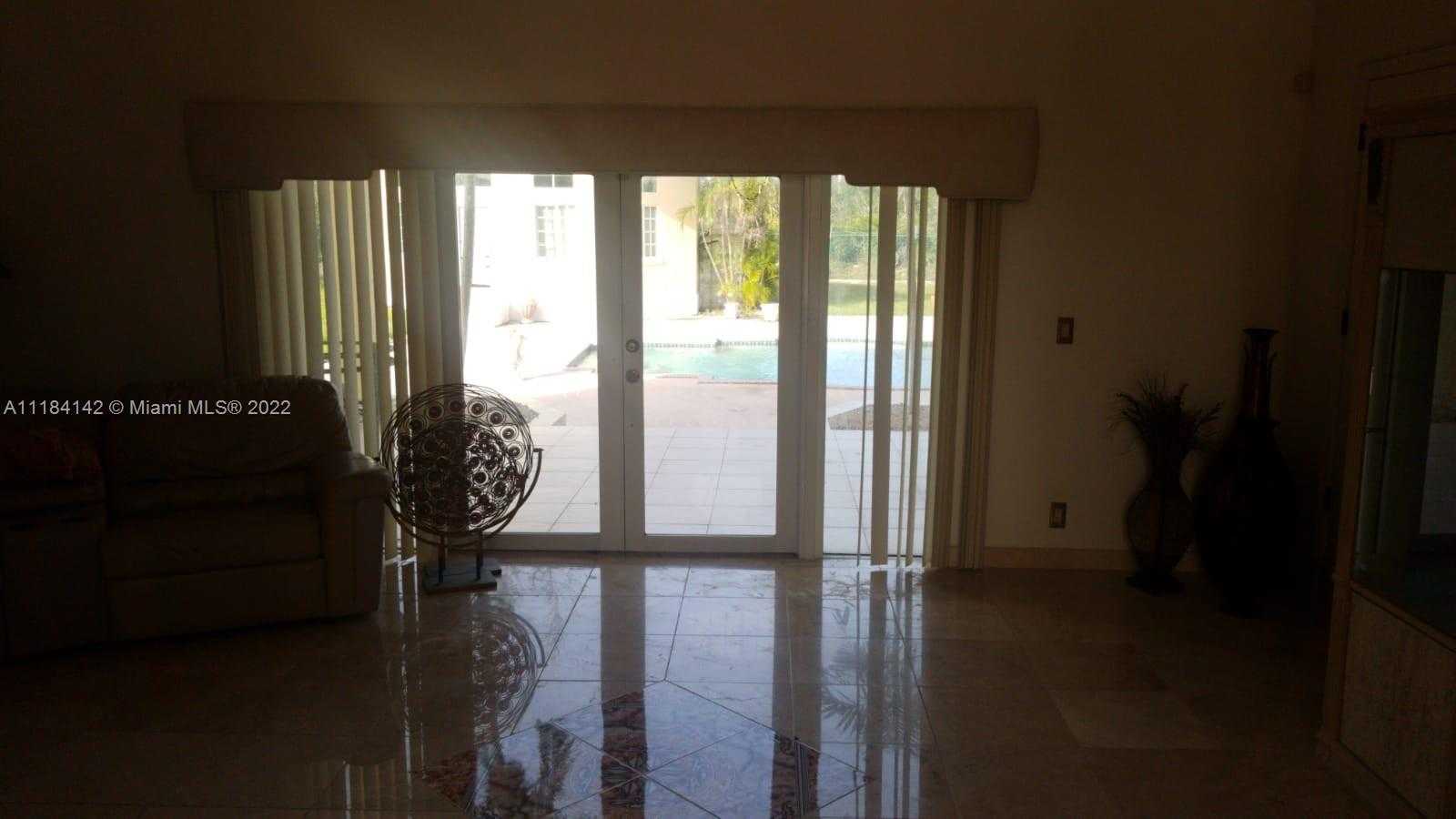 Small Image of 6 BAHAMA, Out of City Number 8