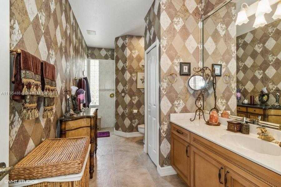 Small Image of 1524 COLUMBIAN DRIVE, Punta Gorda Number 38