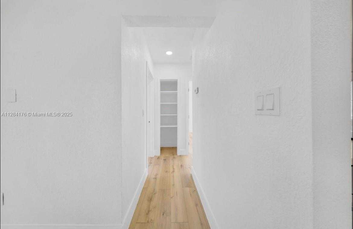 Small Image of 782 EAST 37TH ST, Hialeah Number 11