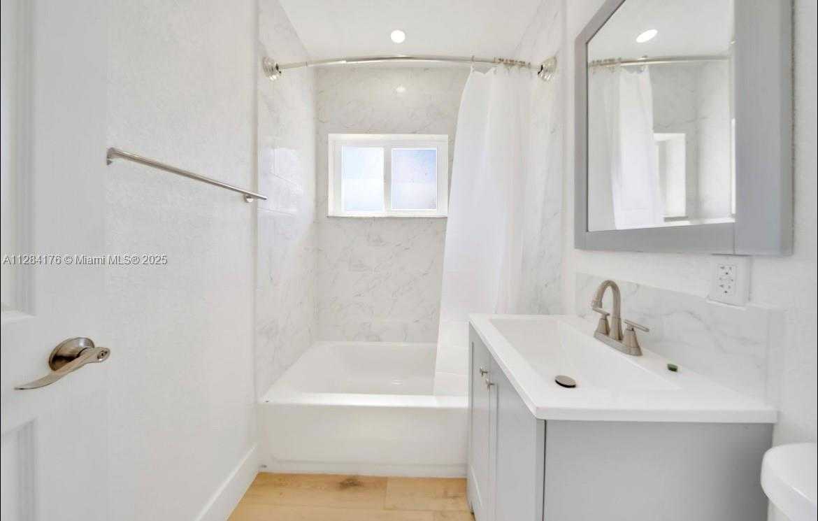 Small Image of 782 EAST 37TH ST, Hialeah Number 19