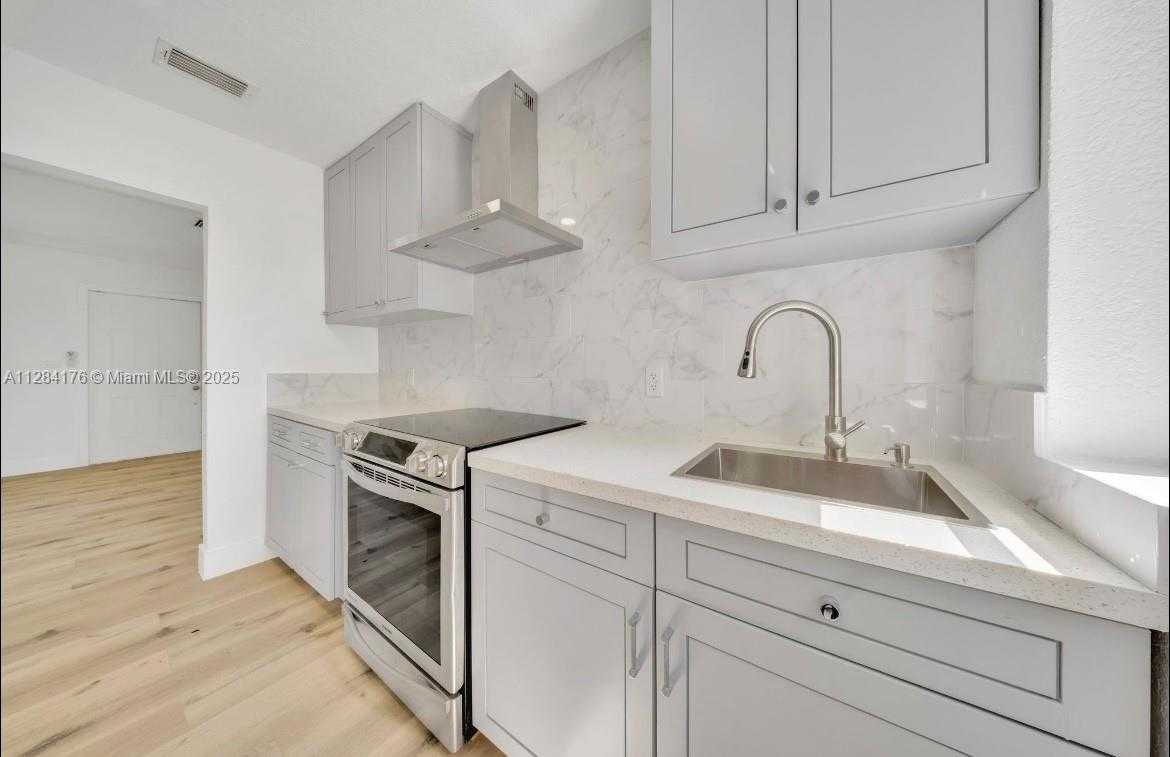 Small Image of 782 EAST 37TH ST, Hialeah Number 4
