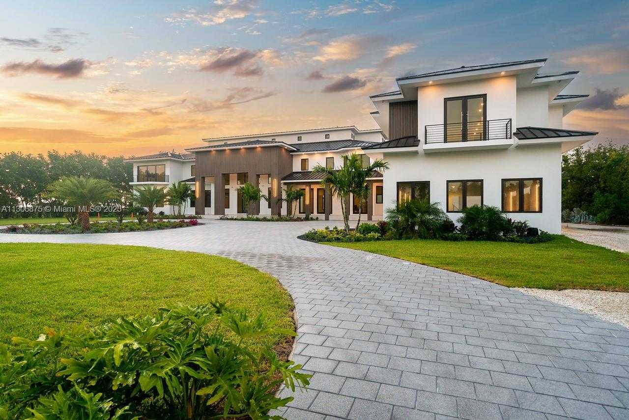 Small Image of 2405 COCO PLUM DR, Marathon Number 11