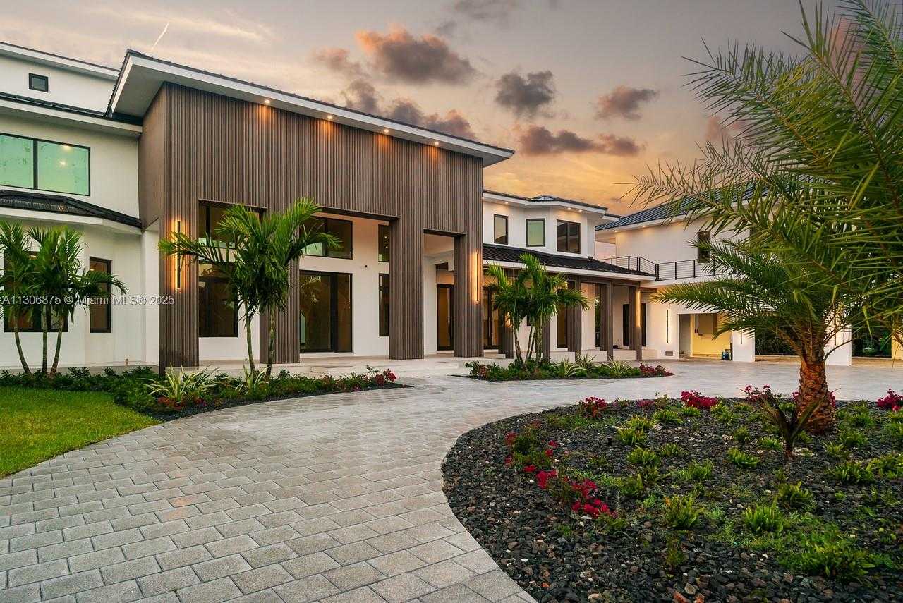 Small Image of 2405 COCO PLUM DR, Marathon Number 12