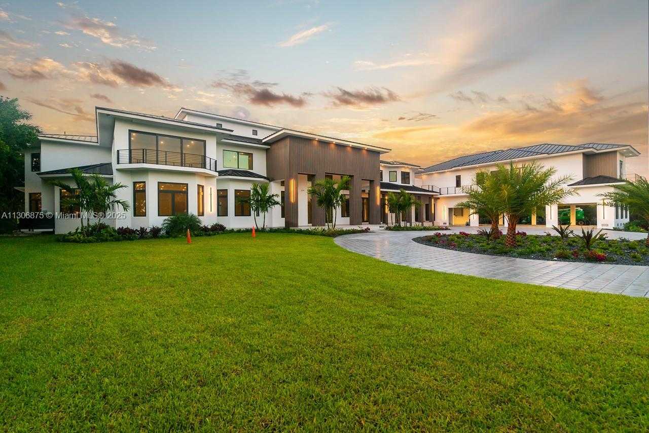 Small Image of 2405 COCO PLUM DR, Marathon Number 13