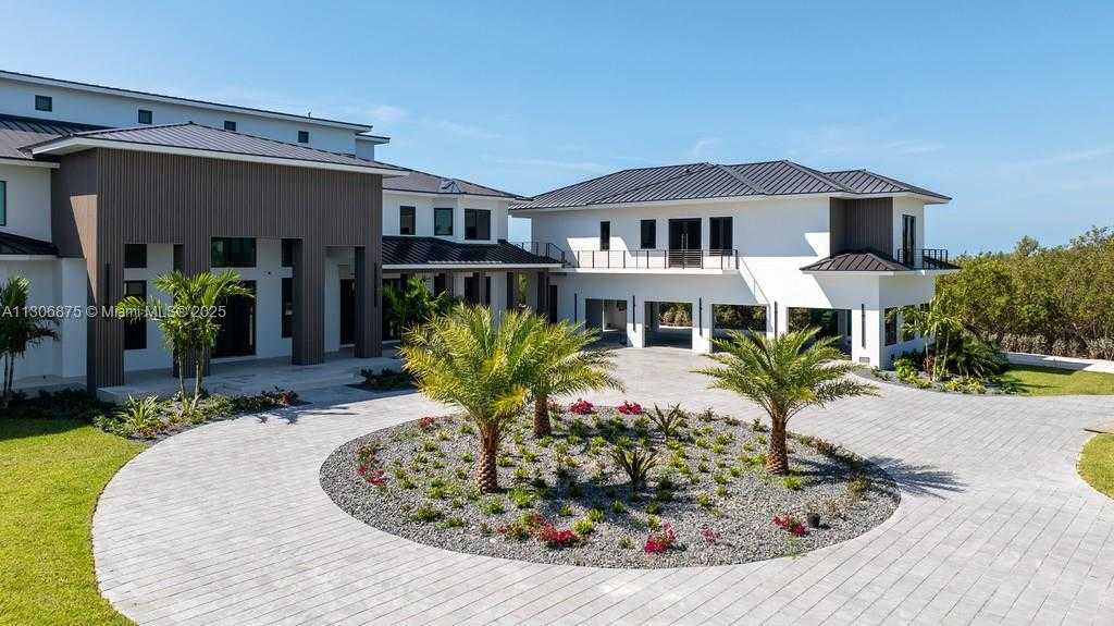 Small Image of 2405 COCO PLUM DR, Marathon Number 14