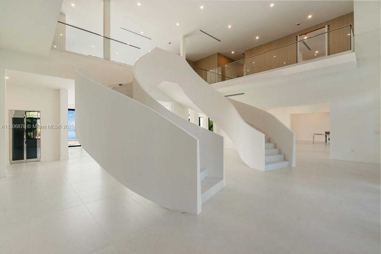 Small Image of 2405 COCO PLUM DR, Marathon Number 18