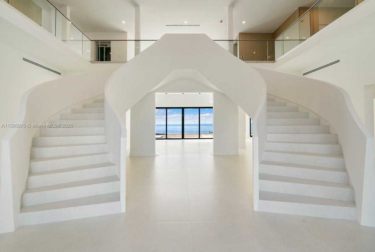 Small Image of 2405 COCO PLUM DR, Marathon Number 19