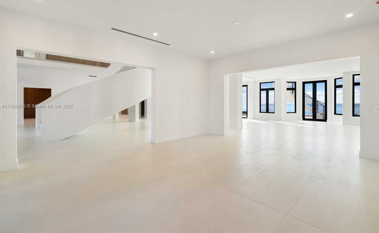 Small Image of 2405 COCO PLUM DR, Marathon Number 23