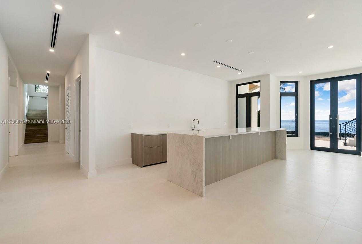 Small Image of 2405 COCO PLUM DR, Marathon Number 26