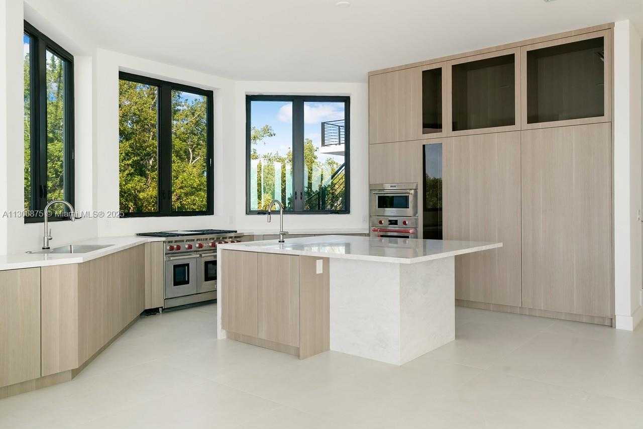 Small Image of 2405 COCO PLUM DR, Marathon Number 28