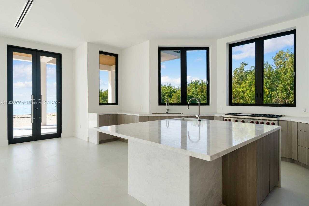 Small Image of 2405 COCO PLUM DR, Marathon Number 29