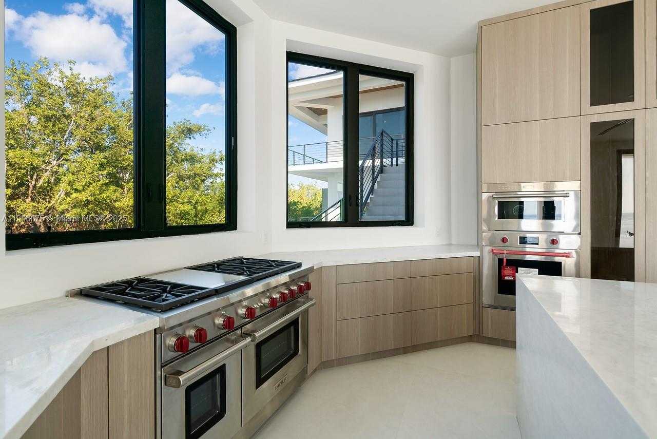 Small Image of 2405 COCO PLUM DR, Marathon Number 30