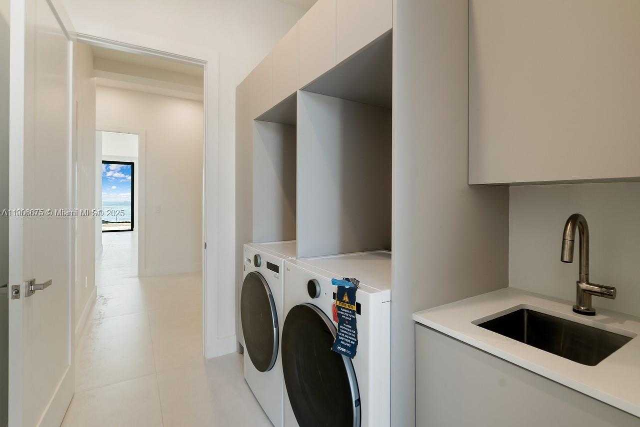 Small Image of 2405 COCO PLUM DR, Marathon Number 31