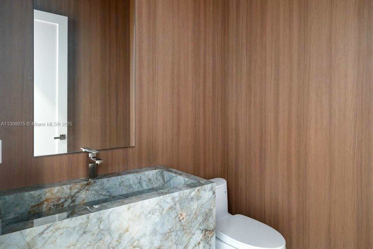 Small Image of 2405 COCO PLUM DR, Marathon Number 32