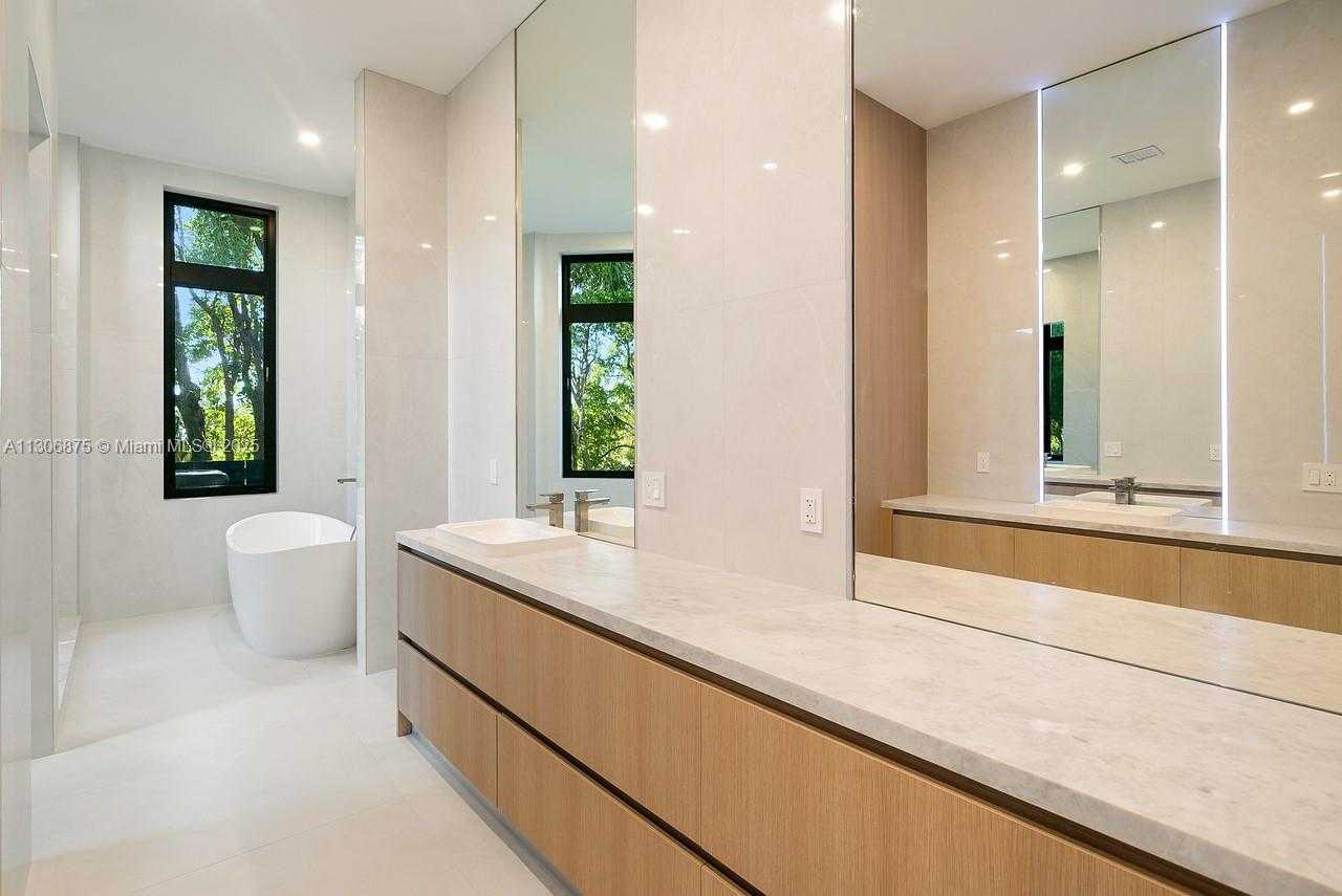 Small Image of 2405 COCO PLUM DR, Marathon Number 37