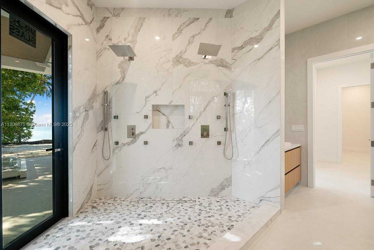 Small Image of 2405 COCO PLUM DR, Marathon Number 40