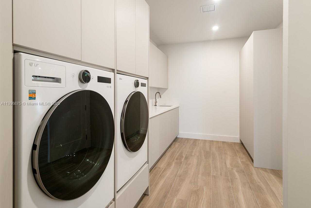 Small Image of 2405 COCO PLUM DR, Marathon Number 42