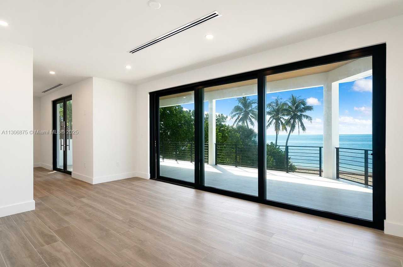 Small Image of 2405 COCO PLUM DR, Marathon Number 43