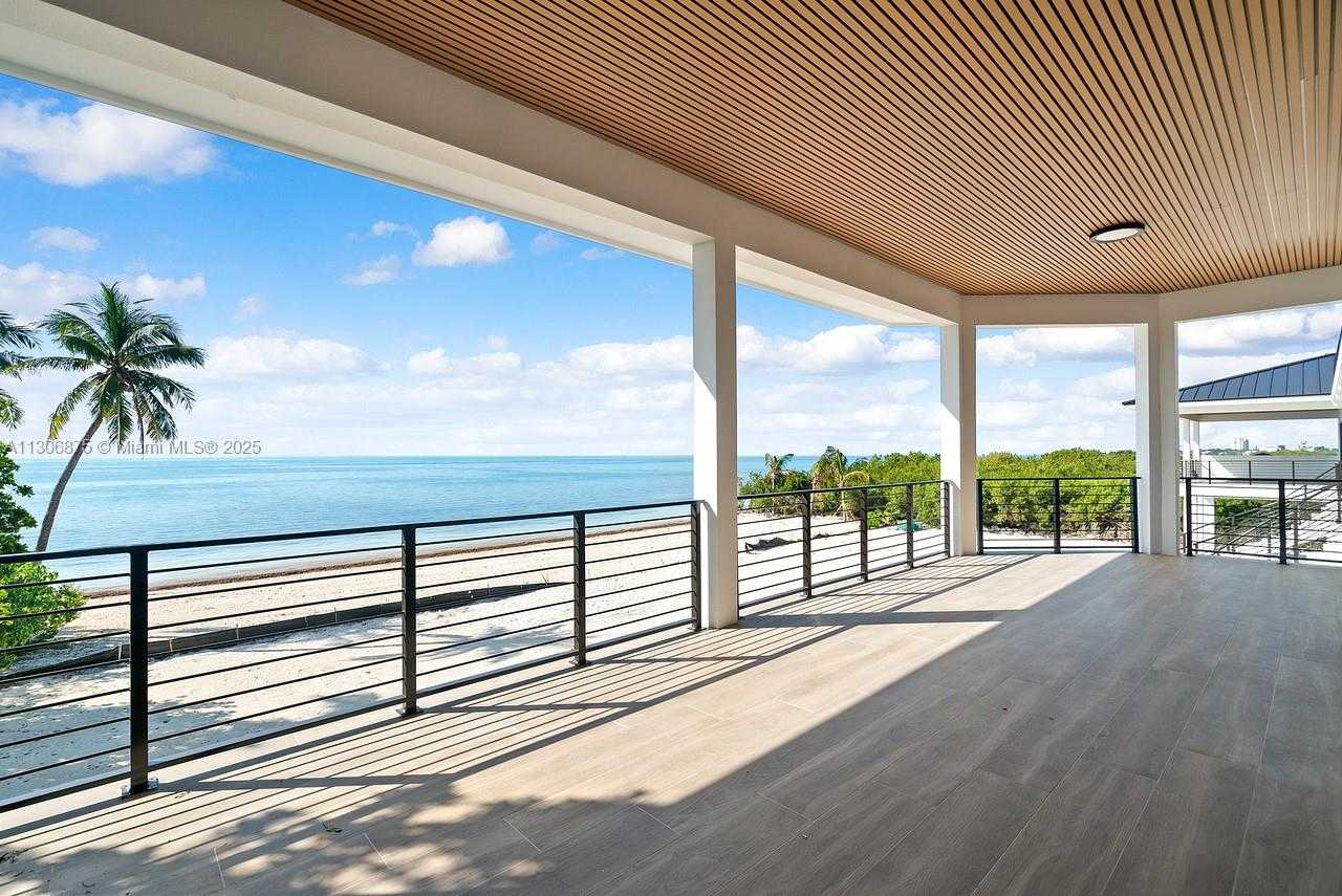 Small Image of 2405 COCO PLUM DR, Marathon Number 47