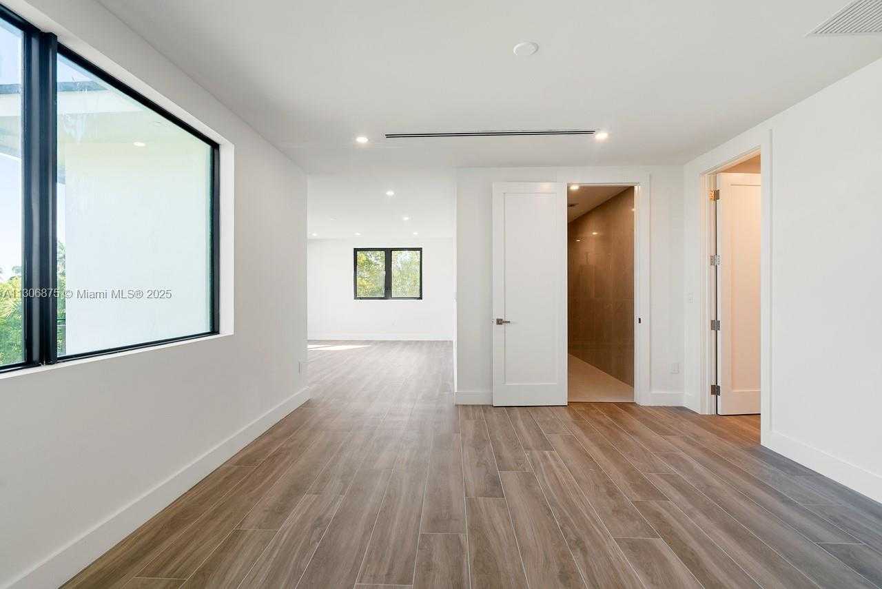 Small Image of 2405 COCO PLUM DR, Marathon Number 48