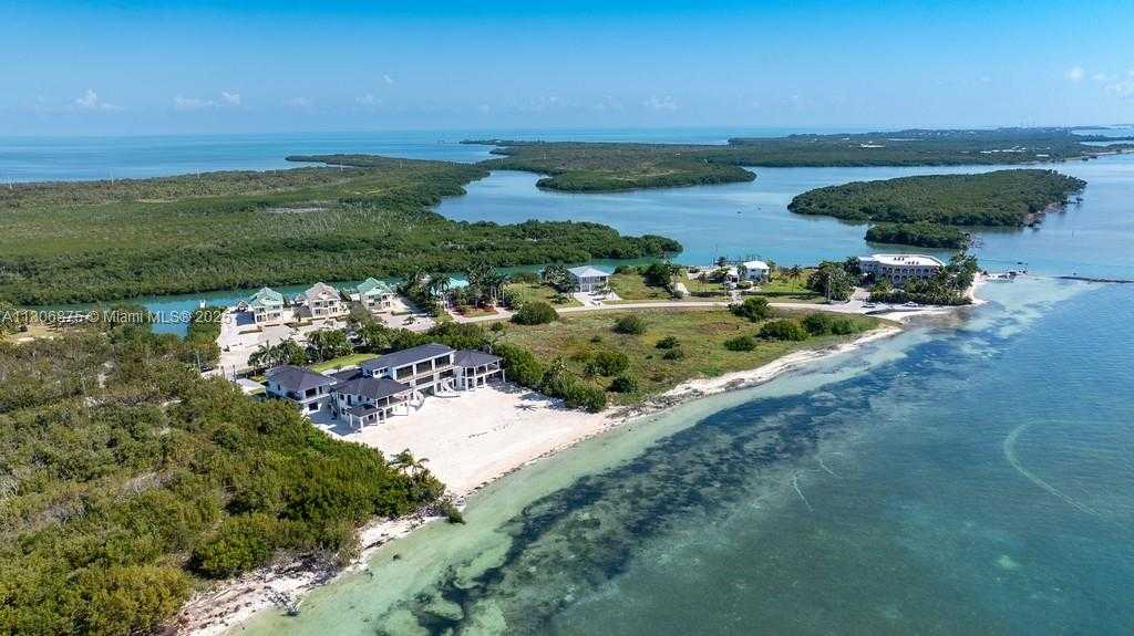 Small Image of 2405 COCO PLUM DR, Marathon Number 5