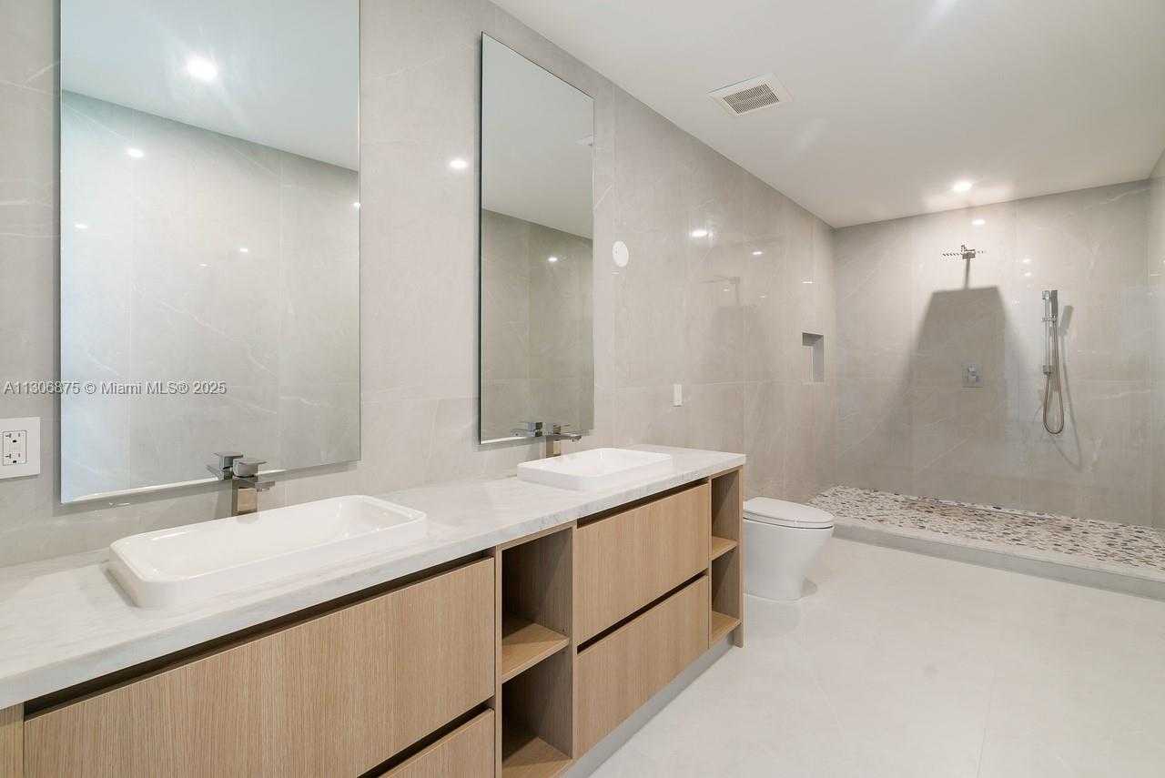 Small Image of 2405 COCO PLUM DR, Marathon Number 50