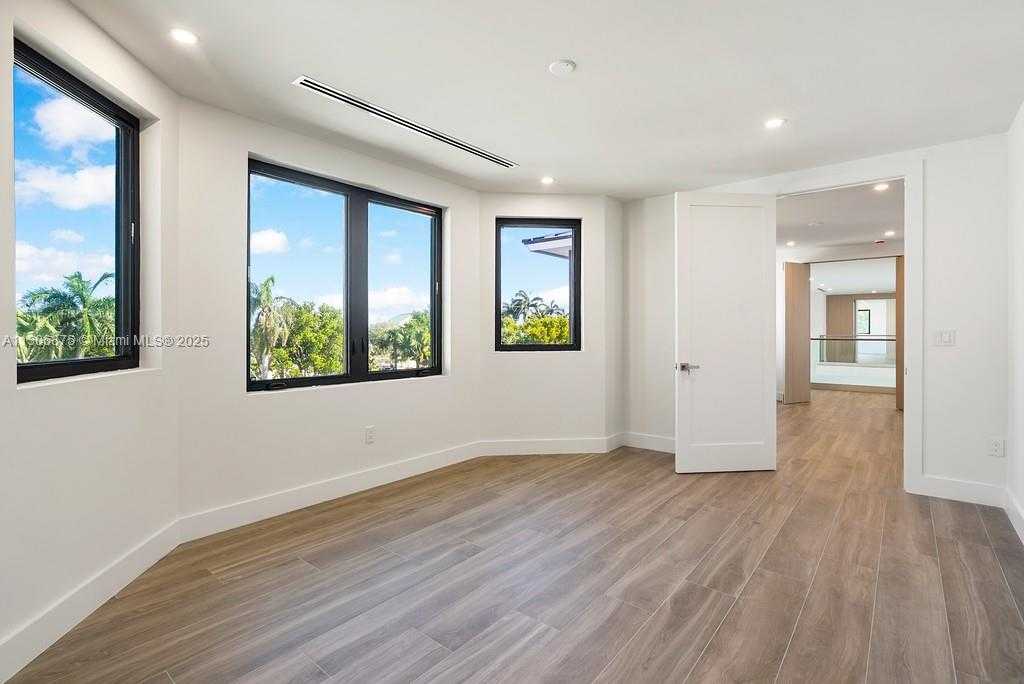 Small Image of 2405 COCO PLUM DR, Marathon Number 52