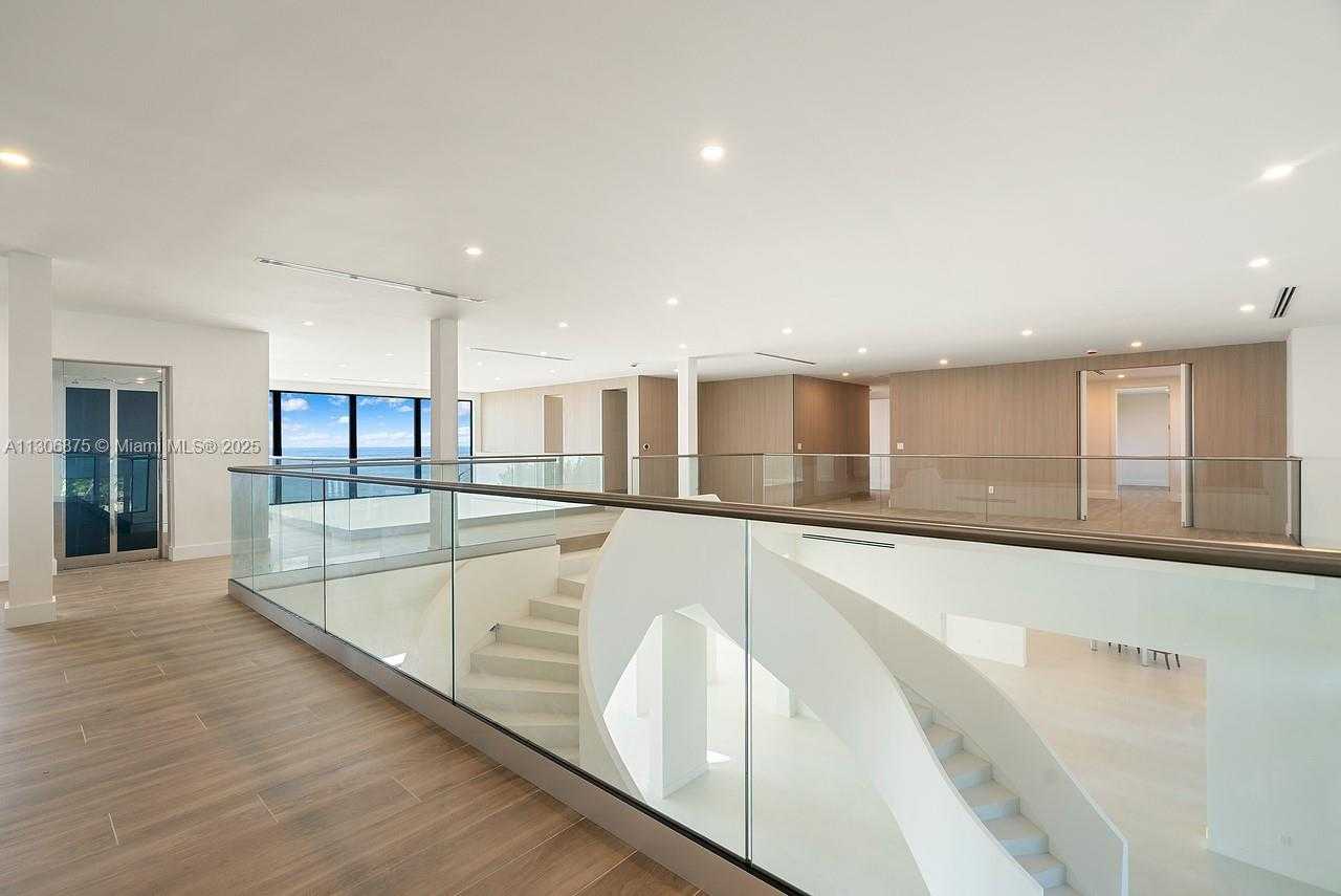 Small Image of 2405 COCO PLUM DR, Marathon Number 54