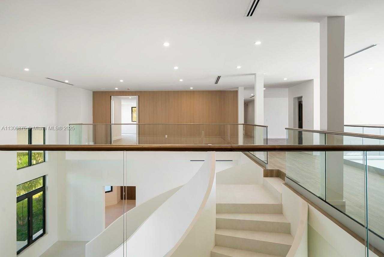 Small Image of 2405 COCO PLUM DR, Marathon Number 55