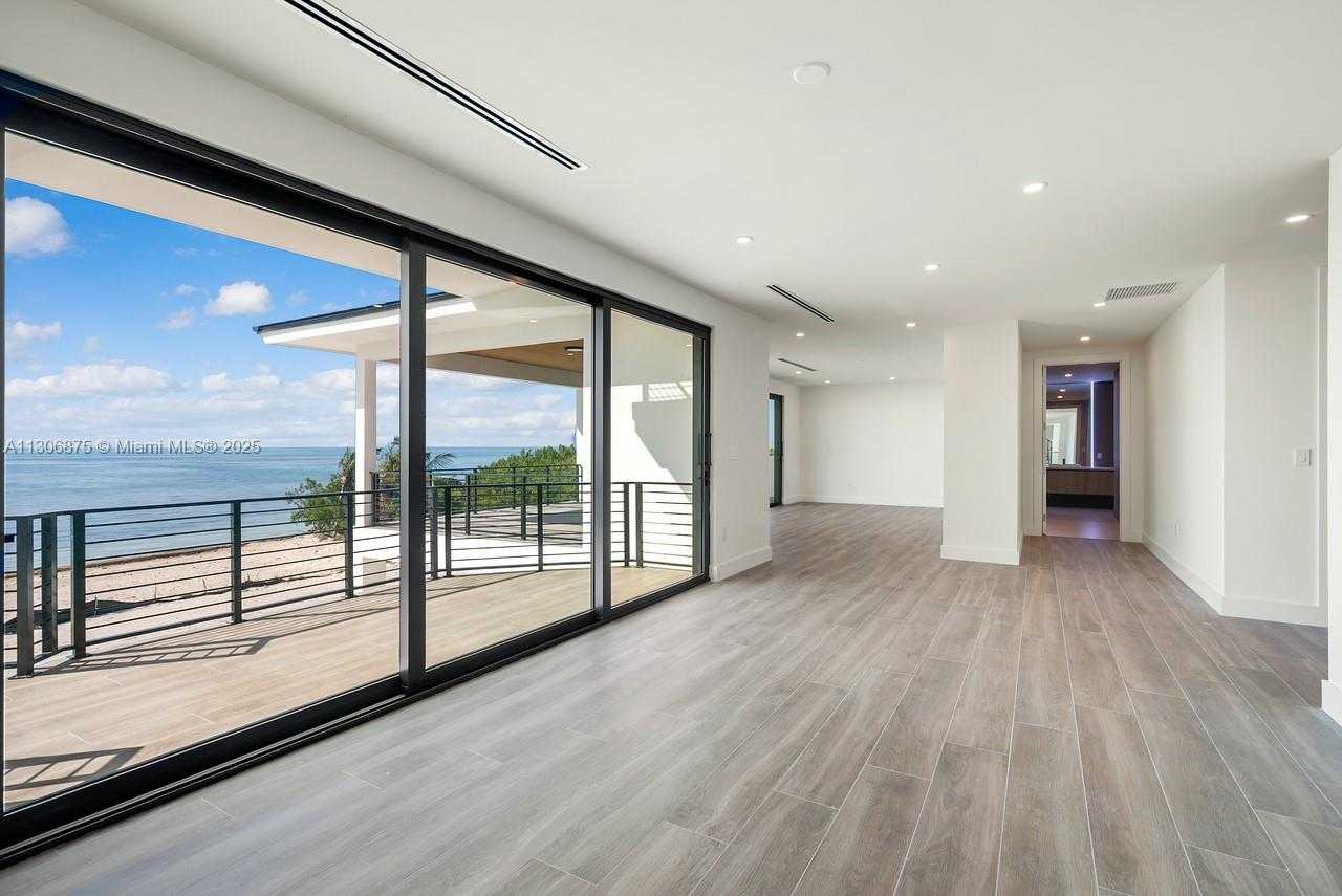 Small Image of 2405 COCO PLUM DR, Marathon Number 56