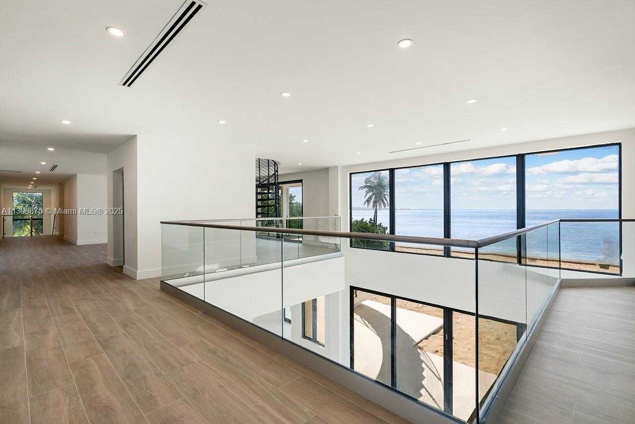 Small Image of 2405 COCO PLUM DR, Marathon Number 57