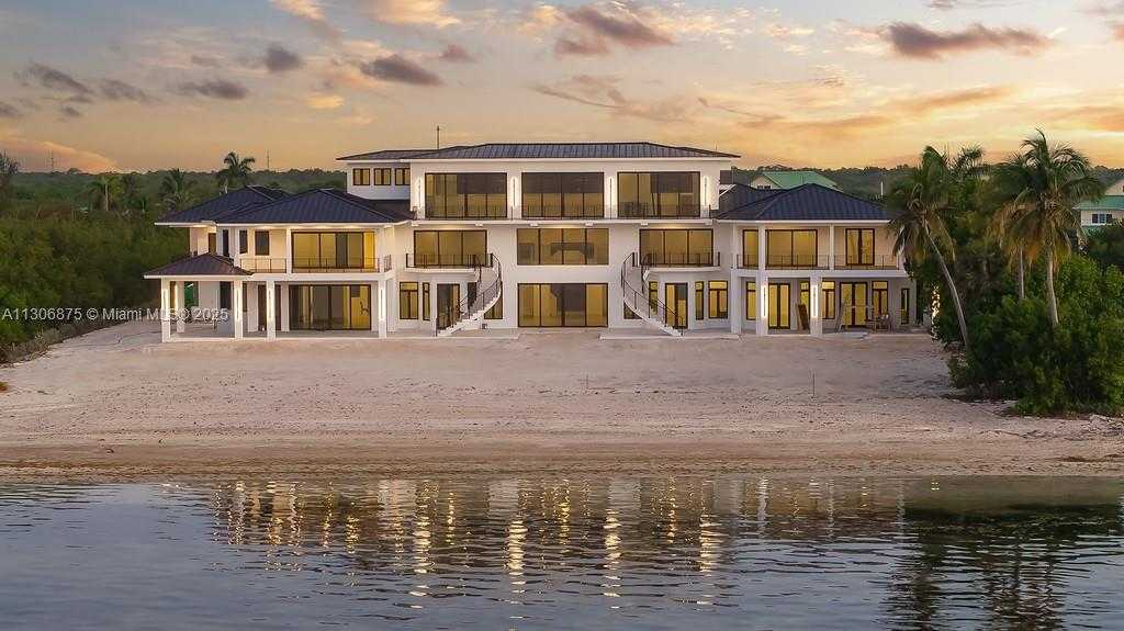 Small Image of 2405 COCO PLUM DR, Marathon Number 6