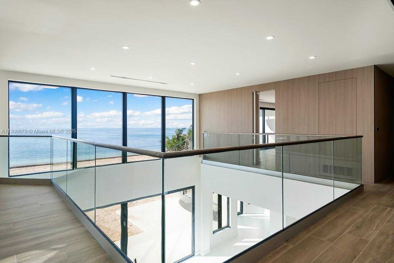 Small Image of 2405 COCO PLUM DR, Marathon Number 60