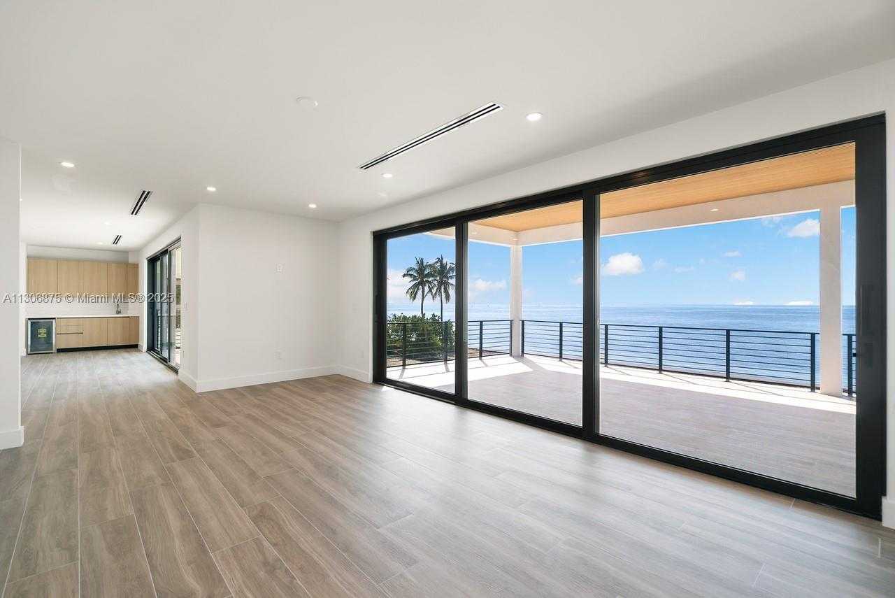 Small Image of 2405 COCO PLUM DR, Marathon Number 63