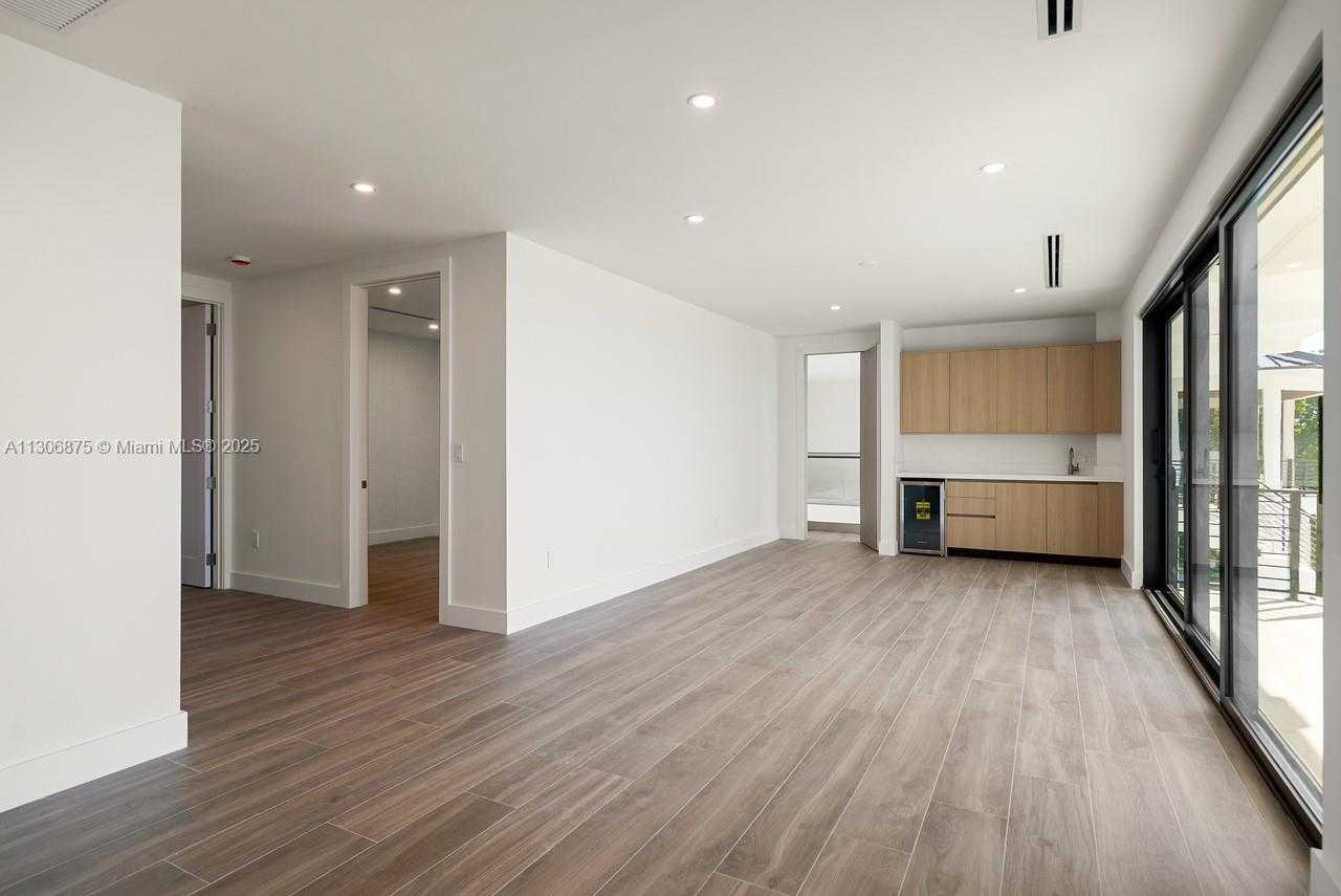 Small Image of 2405 COCO PLUM DR, Marathon Number 64