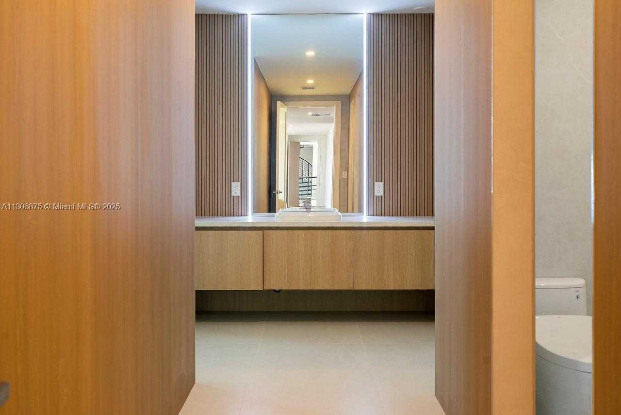 Small Image of 2405 COCO PLUM DR, Marathon Number 66