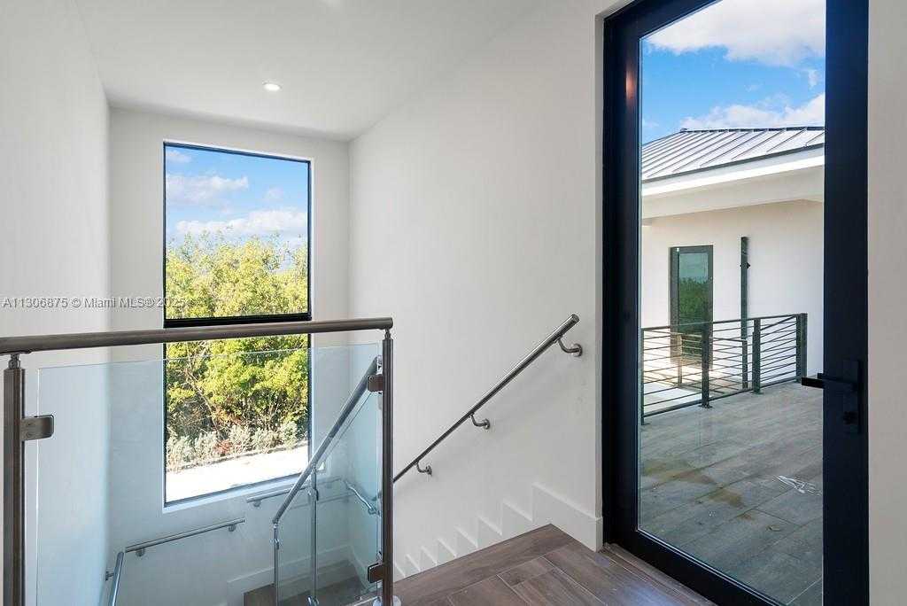 Small Image of 2405 COCO PLUM DR, Marathon Number 71