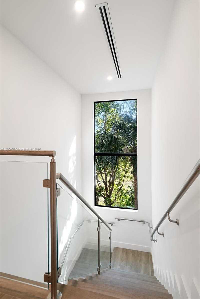 Small Image of 2405 COCO PLUM DR, Marathon Number 72