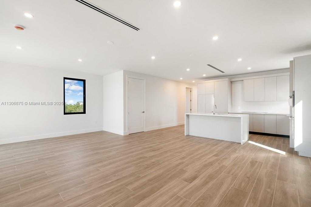 Small Image of 2405 COCO PLUM DR, Marathon Number 74