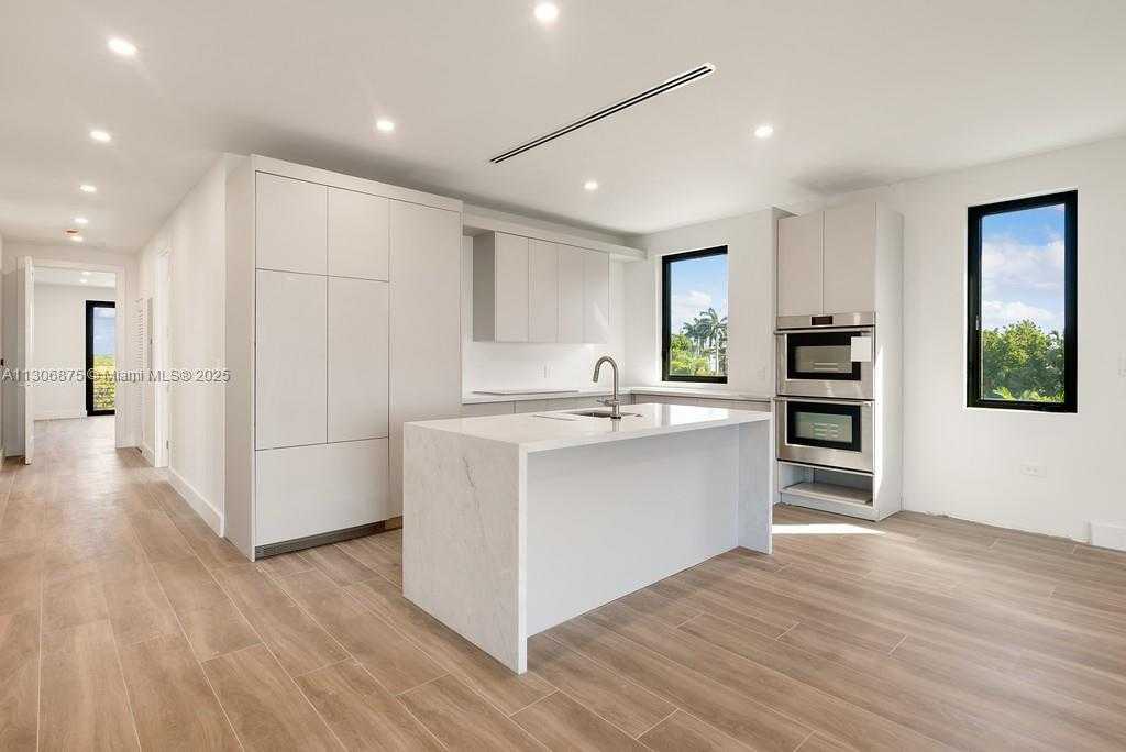 Small Image of 2405 COCO PLUM DR, Marathon Number 75