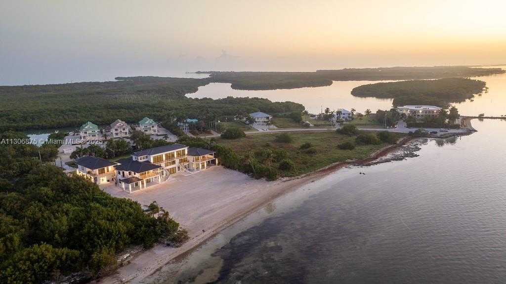 Small Image of 2405 COCO PLUM DR, Marathon Number 8