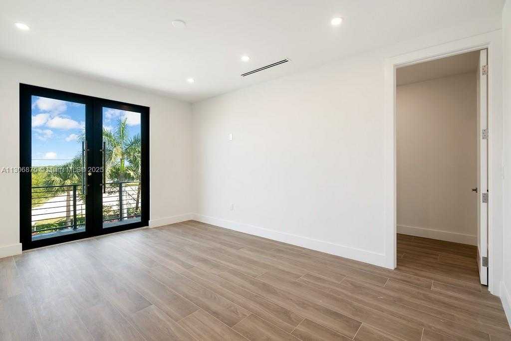 Small Image of 2405 COCO PLUM DR, Marathon Number 80