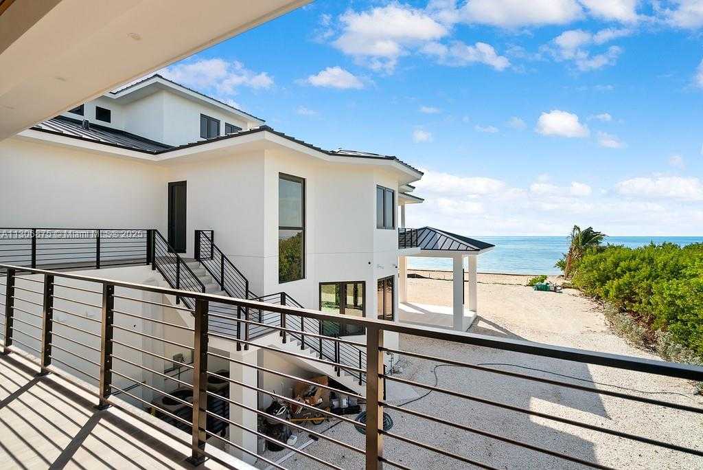 Small Image of 2405 COCO PLUM DR, Marathon Number 84